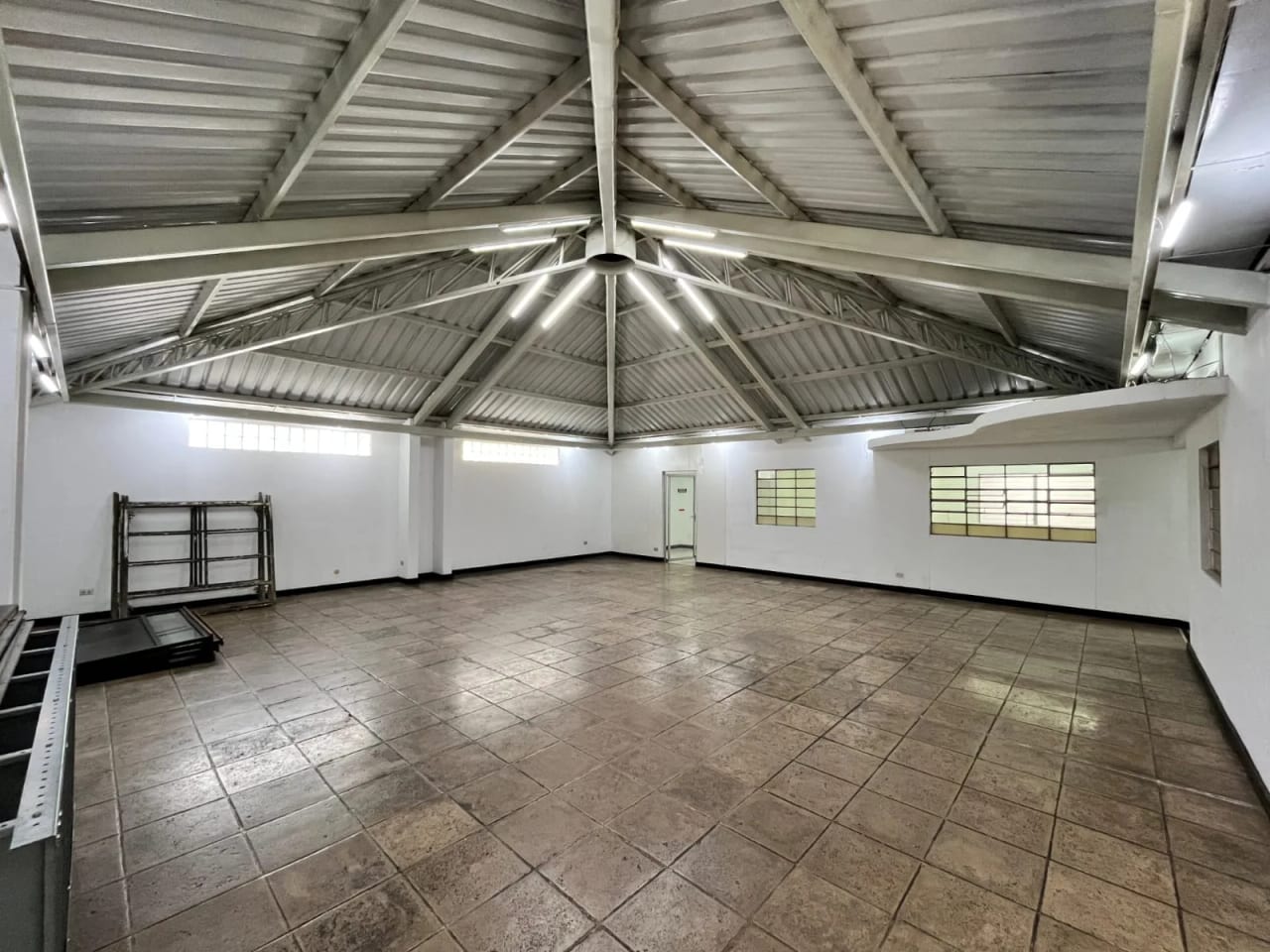 PROPIEDAD COMERCIAL EN RENTA en AVENIDA PETAPA Zona 12 — Bodega / Ofibodega en Venta en Zona 12, Guatemala, Ciudad — foto 1 de 14