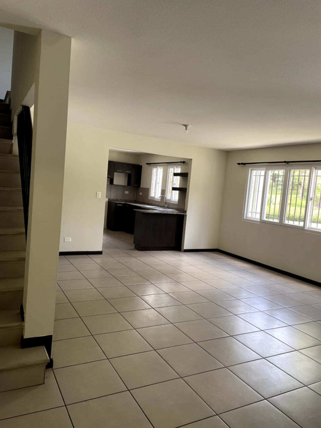 Apartamento Tipo Villa en Renta en Condado Naranjo — Apartamento en Alquiler en Condado Naranjo, Zona 4 Mixco, Guatemala, Ciudad — foto 2 de 17