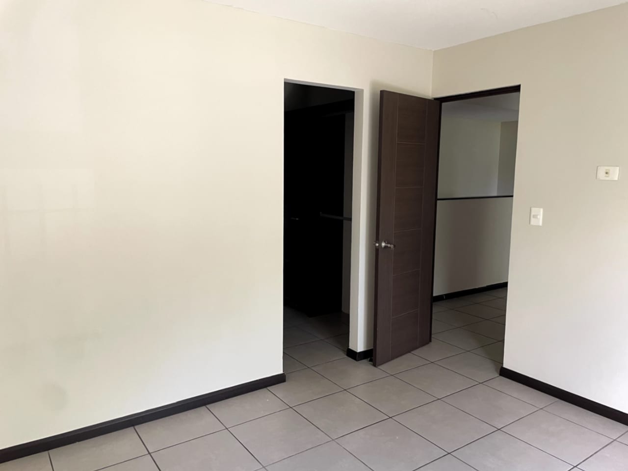 Apartamento Tipo Villa en Renta en Condado Naranjo — Apartamento en Alquiler en Condado Naranjo, Zona 4 Mixco, Guatemala, Ciudad — foto 13 de 17
