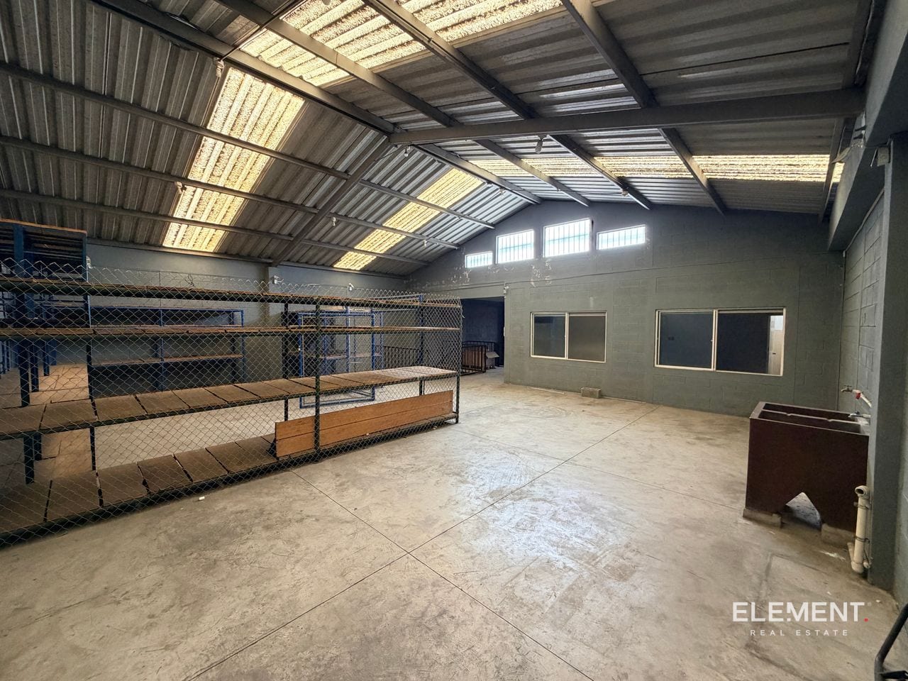 Ofibodega en venta a metros de Calz. Roosevelt dentro de garita — Bodega / Ofibodega en Venta en Zona 3 Mixco, Guatemala, Ciudad — foto 2 de 11