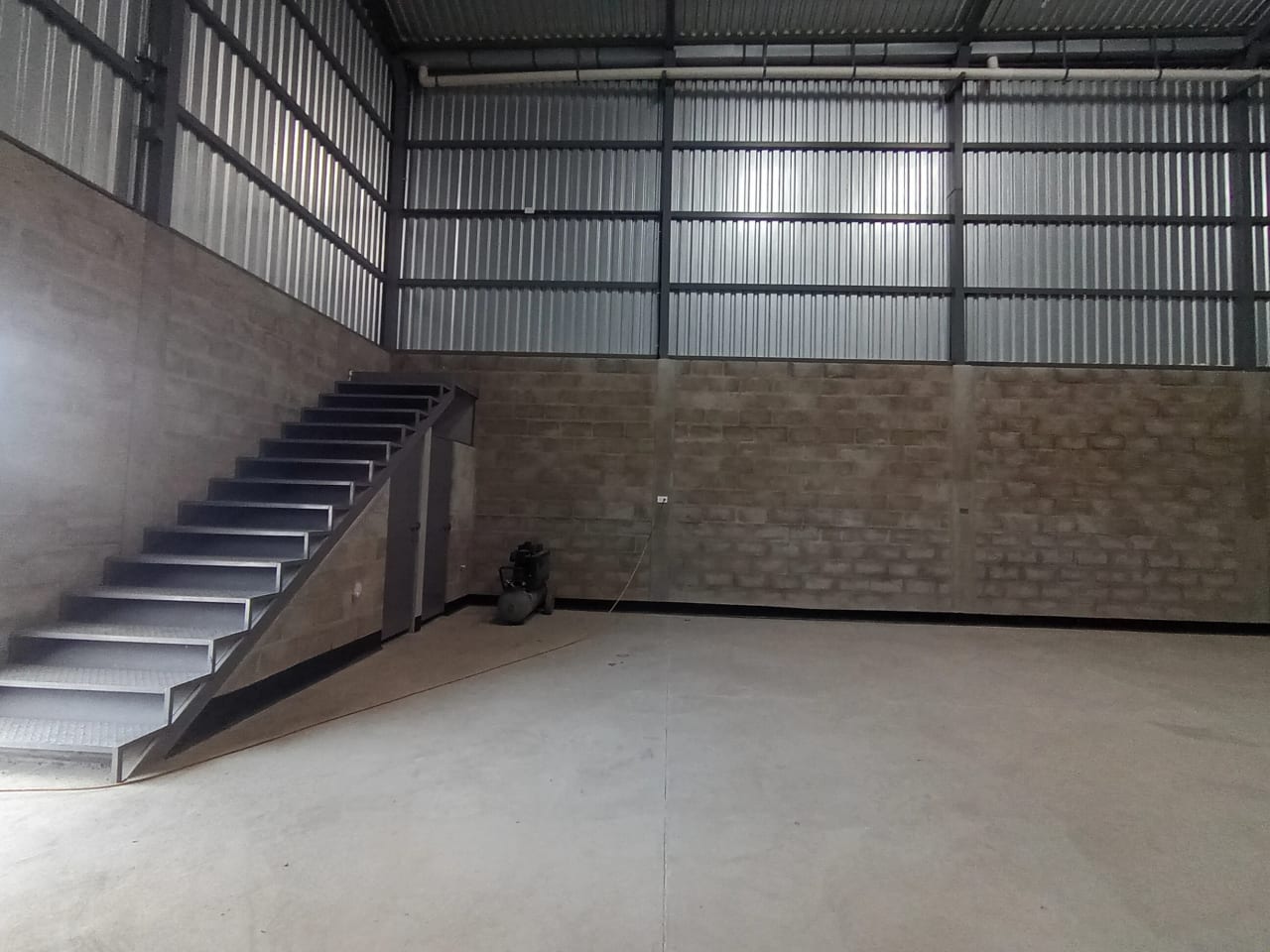 Bodega Versátil de 130 m² | En Complejo Industrial, San Andrés Itzapa Chimaltenango — Bodega / Ofibodega en Alquiler en San Andrés Itzapa, Chimaltenango — foto 5 de 6