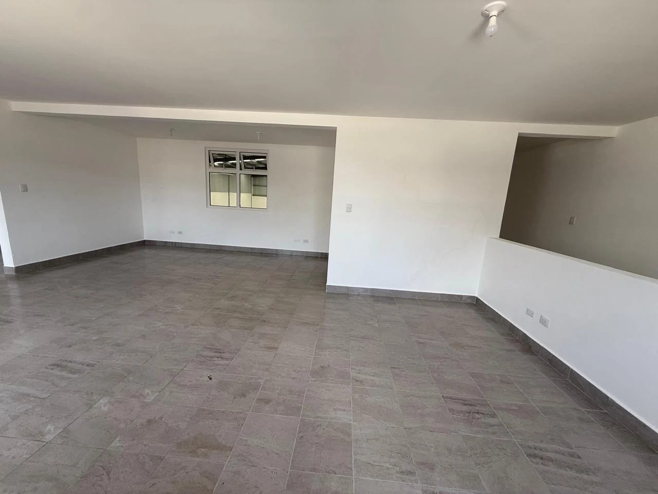 Agenda tu visita hoy mismo y conoce esta excelente opcion en EL NARANJO!!! — Bodega / Ofibodega en Alquiler en Zona 4 Mixco, Guatemala, Ciudad — foto 2 de 5