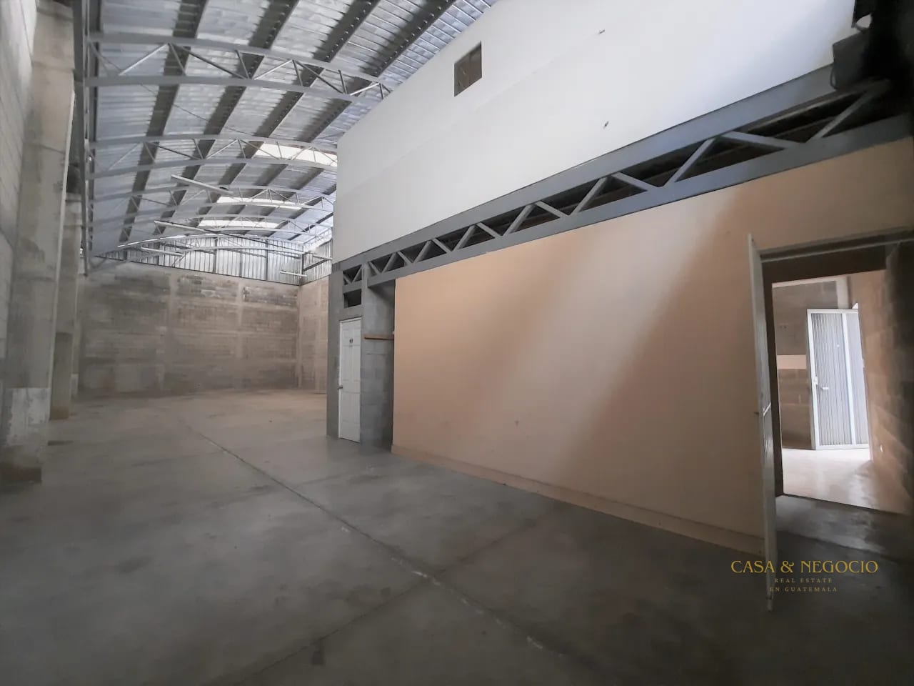 Ofibodega de 200mt + 50mt de Oficina en el Naranjo — Bodega / Ofibodega en Alquiler en Altura San Nicolás, Zona 4 Mixco, Guatemala, Ciudad — foto 3 de 7