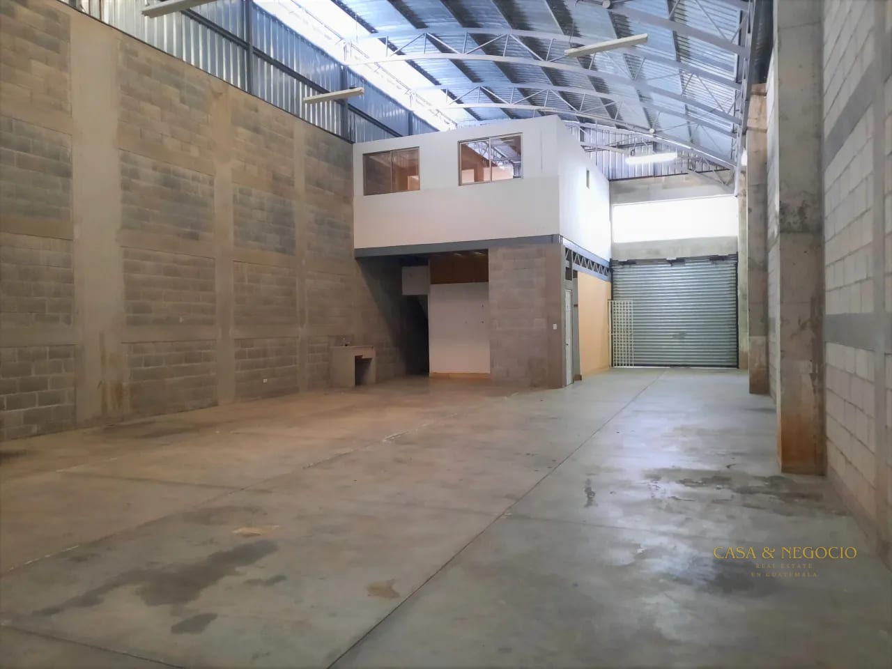 Ofibodega de 200mt + 50mt de Oficina en el Naranjo — Bodega / Ofibodega en Alquiler en Altura San Nicolás, Zona 4 Mixco, Guatemala, Ciudad — foto 1 de 7