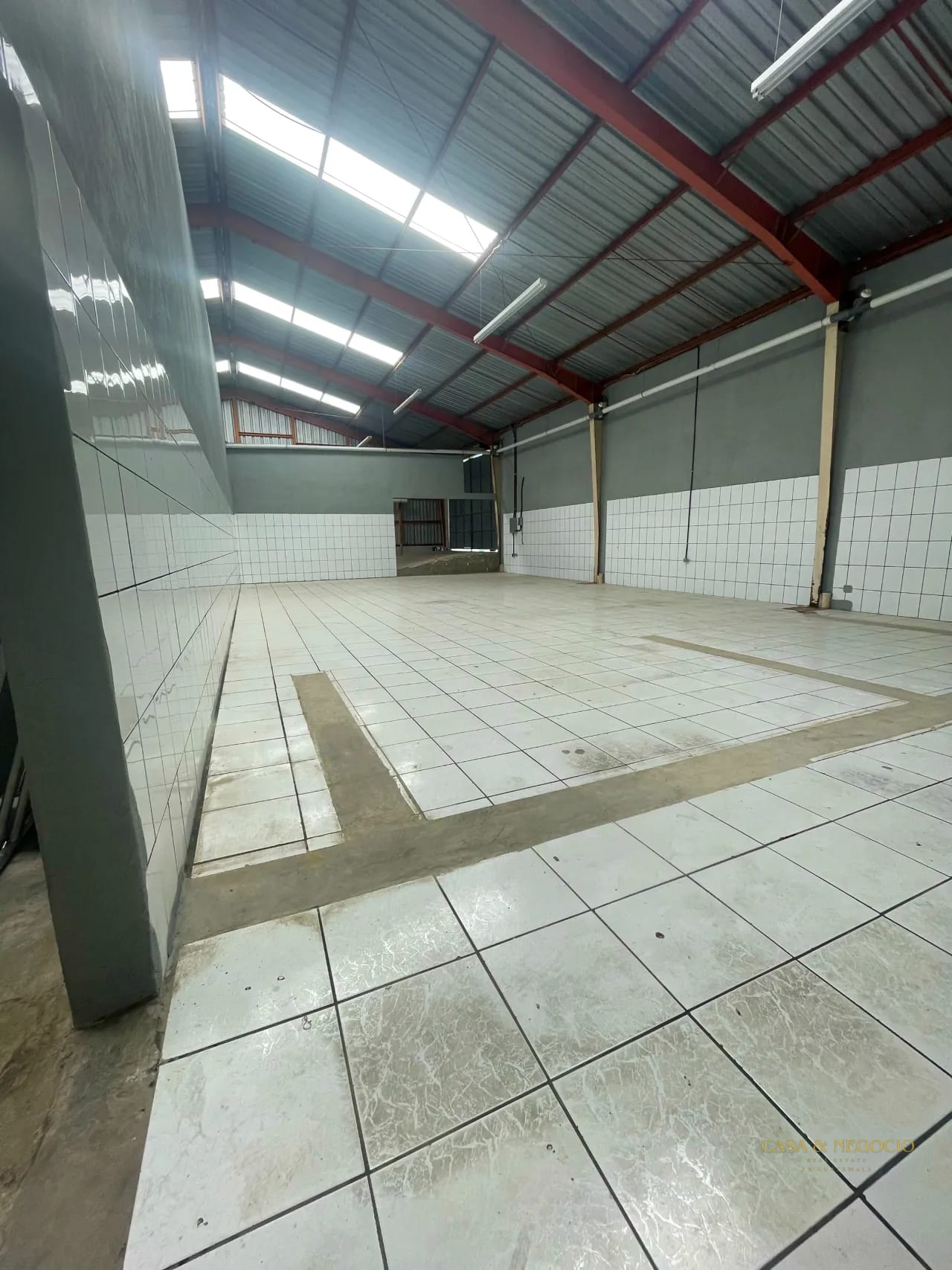 Bodega en Renta de 840 m² | Acceso inmediato a Boulevard El Naranjo — Bodega / Ofibodega en Alquiler en Condado Naranjo, Zona 4 Mixco, Guatemala, Ciudad — foto 2 de 2