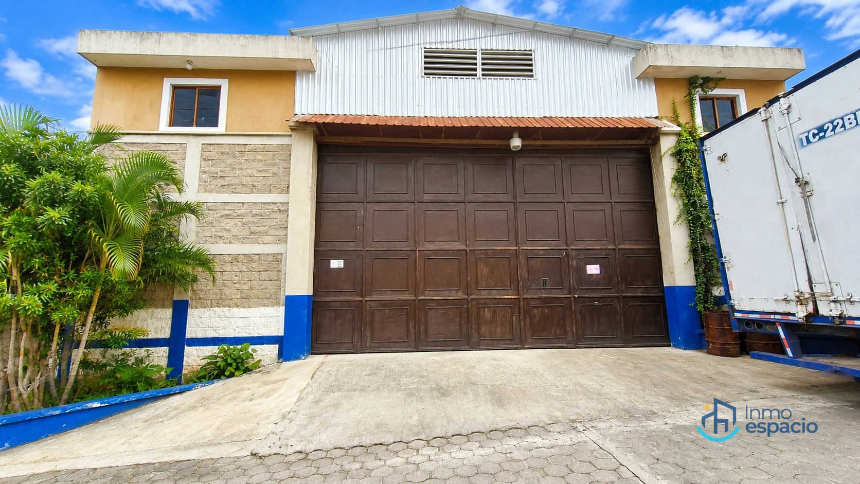 Bodega en renta- San Cristobal — Bodega / Ofibodega en Alquiler en Pinares de San Cristobal, Zona 8 Mixco, Guatemala, Ciudad — foto 1 de 17