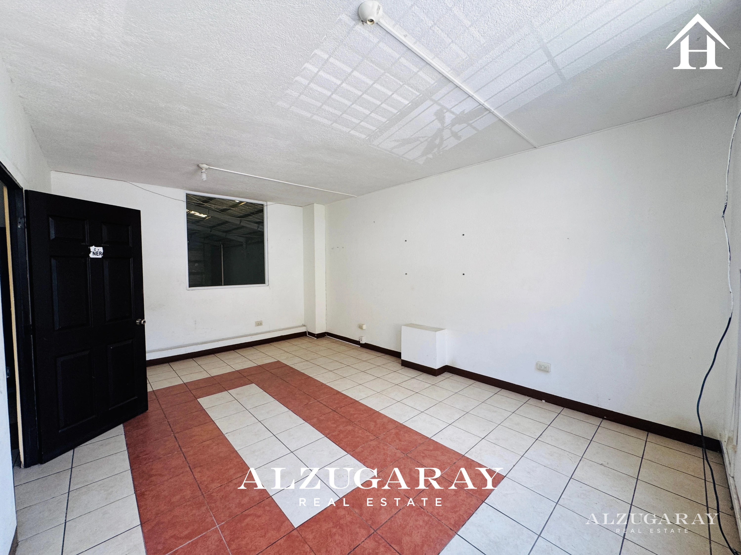 OFIBODEGA CON MULTIPLES ACCESOS - 815 MT2 / PARQUE INDUSTRIAL, AMATITLÁN — Bodega / Ofibodega en Alquiler en Amatitlán, Guatemala, Ciudad — foto 5 de 10