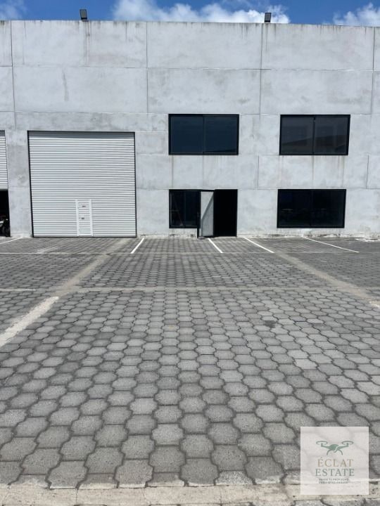Ofibodega en Alquiler de 570 m², Antigua Carretera Puerto San José. - 2