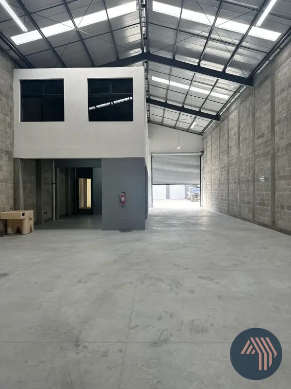 ALQUILER DE OFIBODEGA PARA ESTRENAR - EMPRESARIAL CHIMALTENANGO — Bodega / Ofibodega en Alquiler en Chimaltenango, Chimaltenango — foto 11 de 13