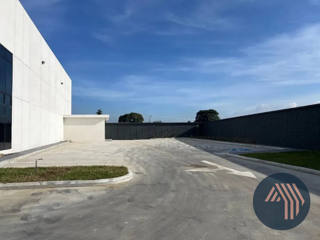 ALQUILER DE OFIBODEGA PARA ESTRENAR - EMPRESARIAL CHIMALTENANGO — Bodega / Ofibodega en Alquiler en Chimaltenango, Chimaltenango — foto 2 de 13