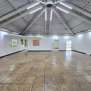 Bodega y Oficinas - Renta - Zona 12 Avenida Petapa — Bodega / Ofibodega en Alquiler en Zona 12, Guatemala, Ciudad — miniatura 3 de 9