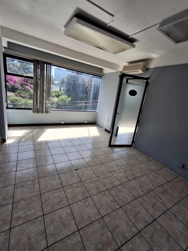 Edificio con Bodega en Alquiler – 20 Calle, Zona 10 — Bodega / Ofibodega en Alquiler en Zona 10, Guatemala, Ciudad — foto 10 de 15