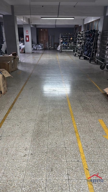Bodegas edificio zona 7 (2 pisos disponibles) - 3
