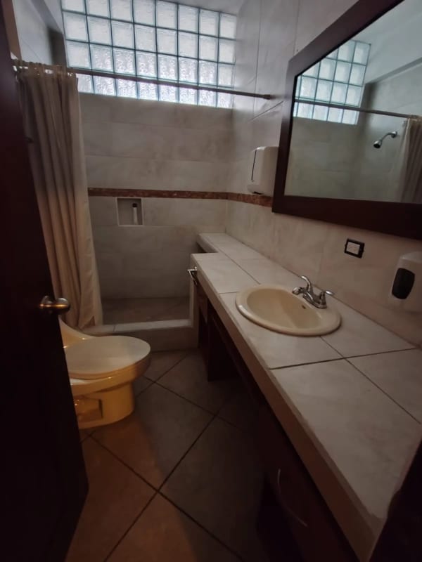Edificio en Renta o Venta Calzada San Juan, ideal para Clínica, Hospital, SPA — Bodega / Ofibodega en Alquiler en Zona 7, Guatemala, Ciudad — foto 10 de 15