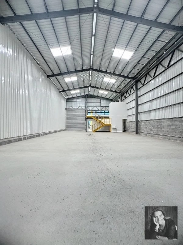 Bodega en Renta o Venta – 449.37 m² / Villa canales cerca de la Vas - 1