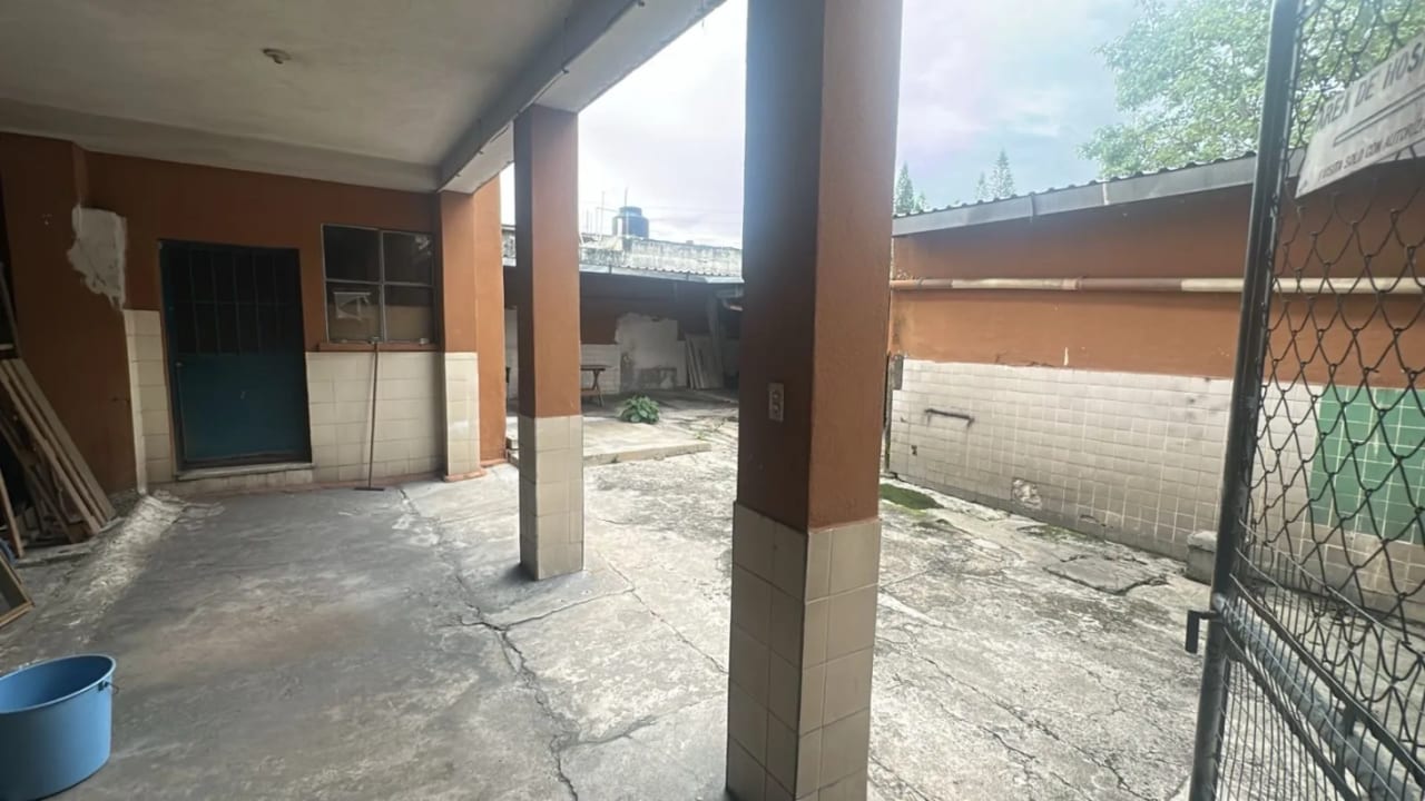 Propiedad para remodelar o demoler! En excelente ubicación comercial.  zona 7 — Bodega / Ofibodega en Alquiler en Zona 7, Guatemala, Ciudad — foto 3 de 4