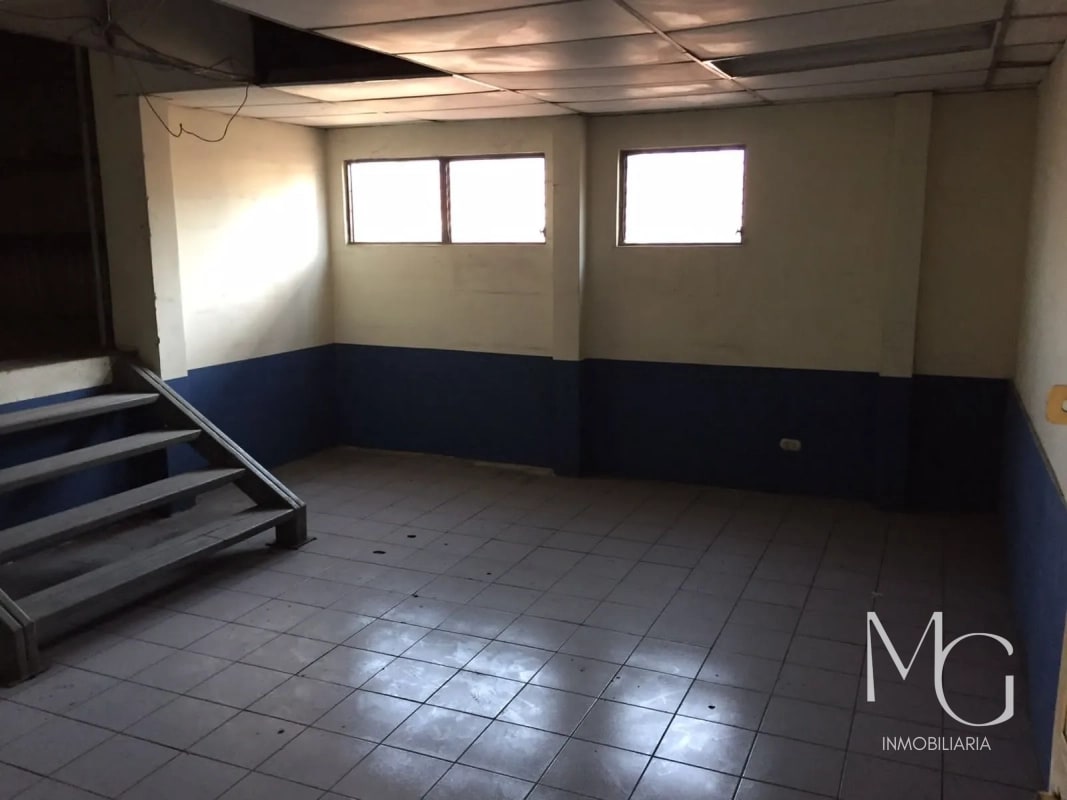 BODEGA EN VENTA – AV. HINCAPIÉ, ZONA 13 - 6
