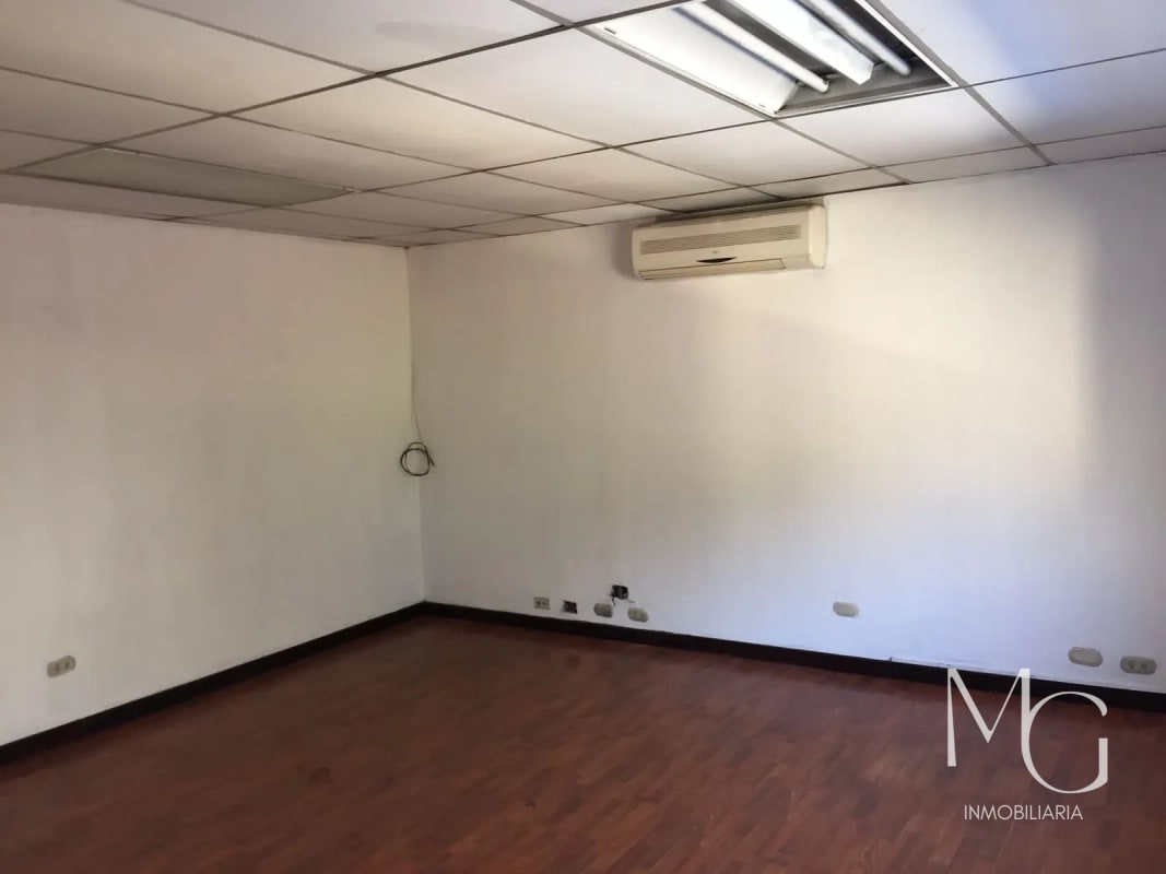 BODEGA EN VENTA – AV. HINCAPIÉ, ZONA 13 - 5