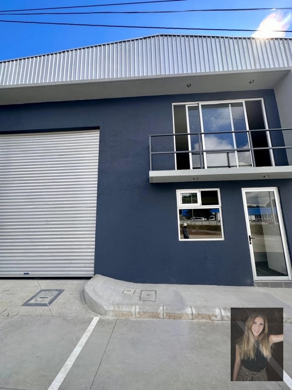 Bodega en renta Industrial Campestre Comercial ideal para showroom, sala de venta!! Da hacia la carretera! - 12