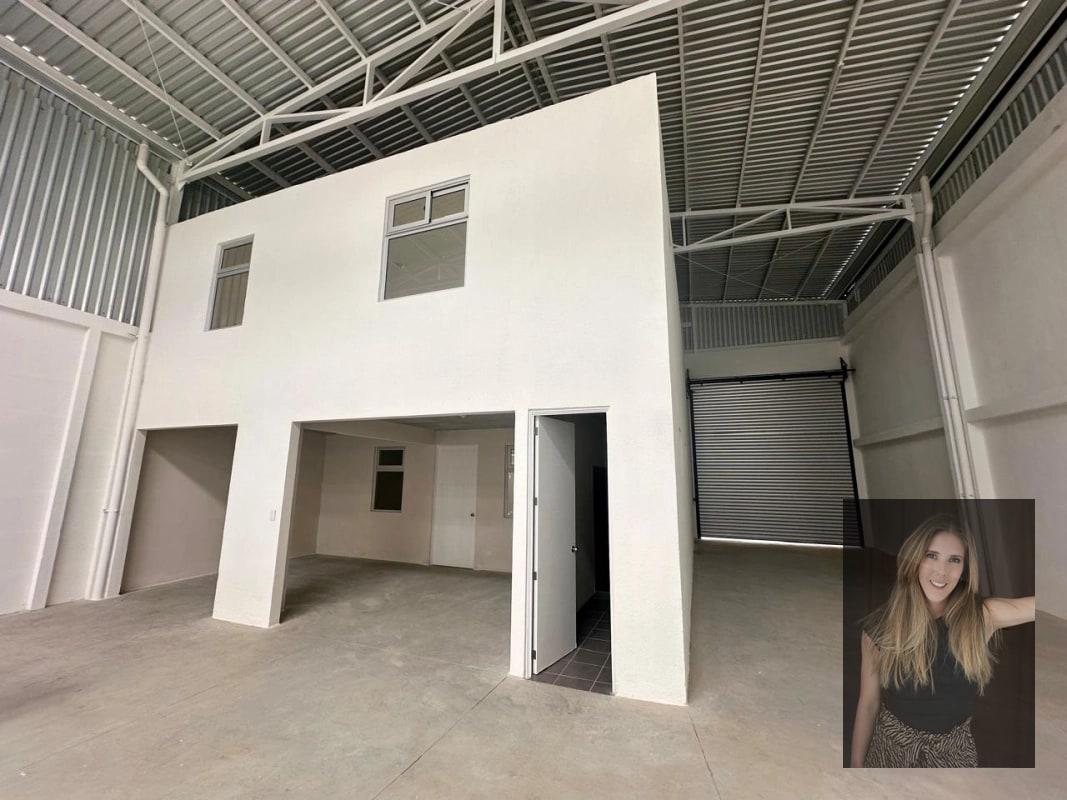 Bodega en renta Industrial Campestre Comercial ideal para showroom, sala de venta!! Da hacia la carretera! - 9