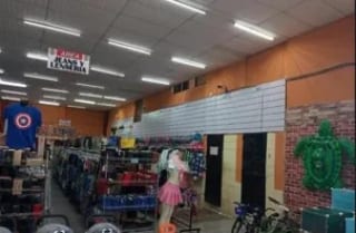 *PUERTO BARRIOS, VENDO PROPIEDAD COMERCIAL QUE INCLUYE BODEGAS, LOCALES Y OFICINAS* (+1) — Bodega / Ofibodega en Venta en Puerto Barrios, Izabal — miniatura 3 de 8