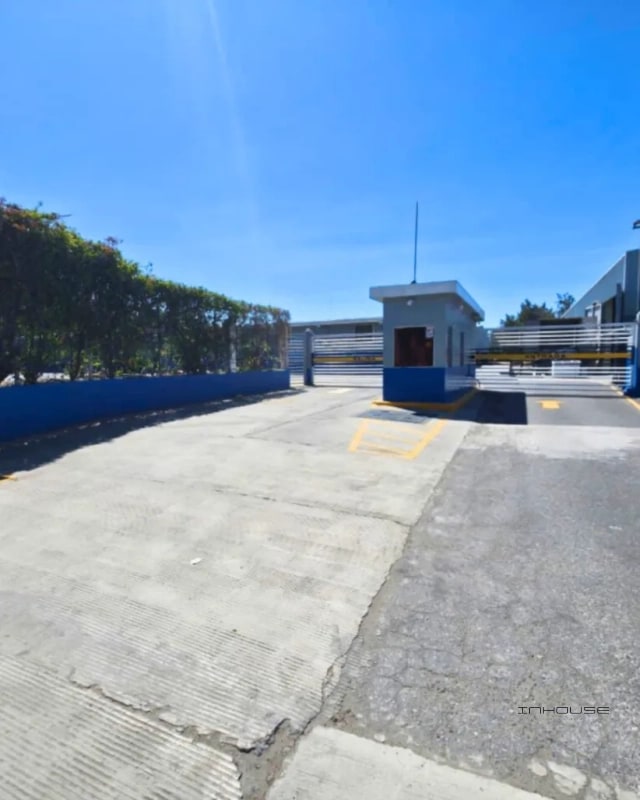 BODEGA EN RENTA ZONA 17 KM 7 RUTA AL ATLANTICO. - 1
