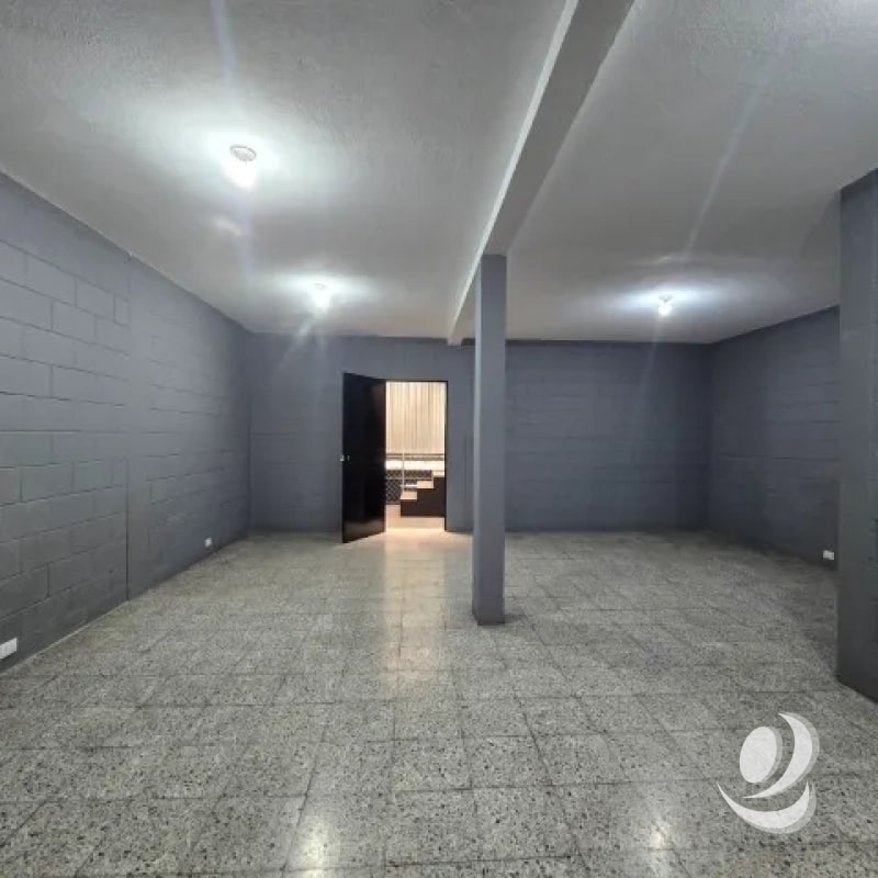 ¡¡¡Edificio y Bodega en Renta Zona 12 sobre Calzada Aguilar Batres!!! - 6