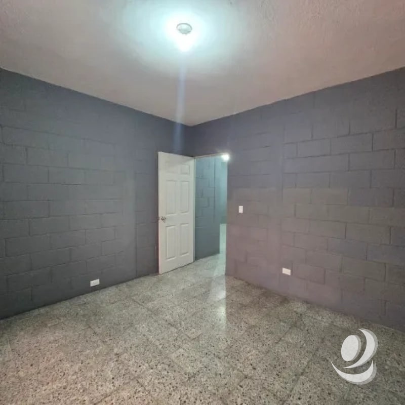 ¡¡¡Edificio y Bodega en Renta Zona 12 sobre Calzada Aguilar Batres!!! - 5