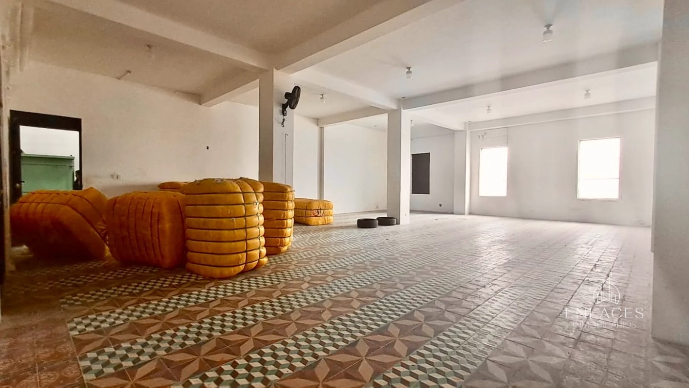 Zona 1 • Bodega en Renta • 15 calle y 3a. avenida - 5