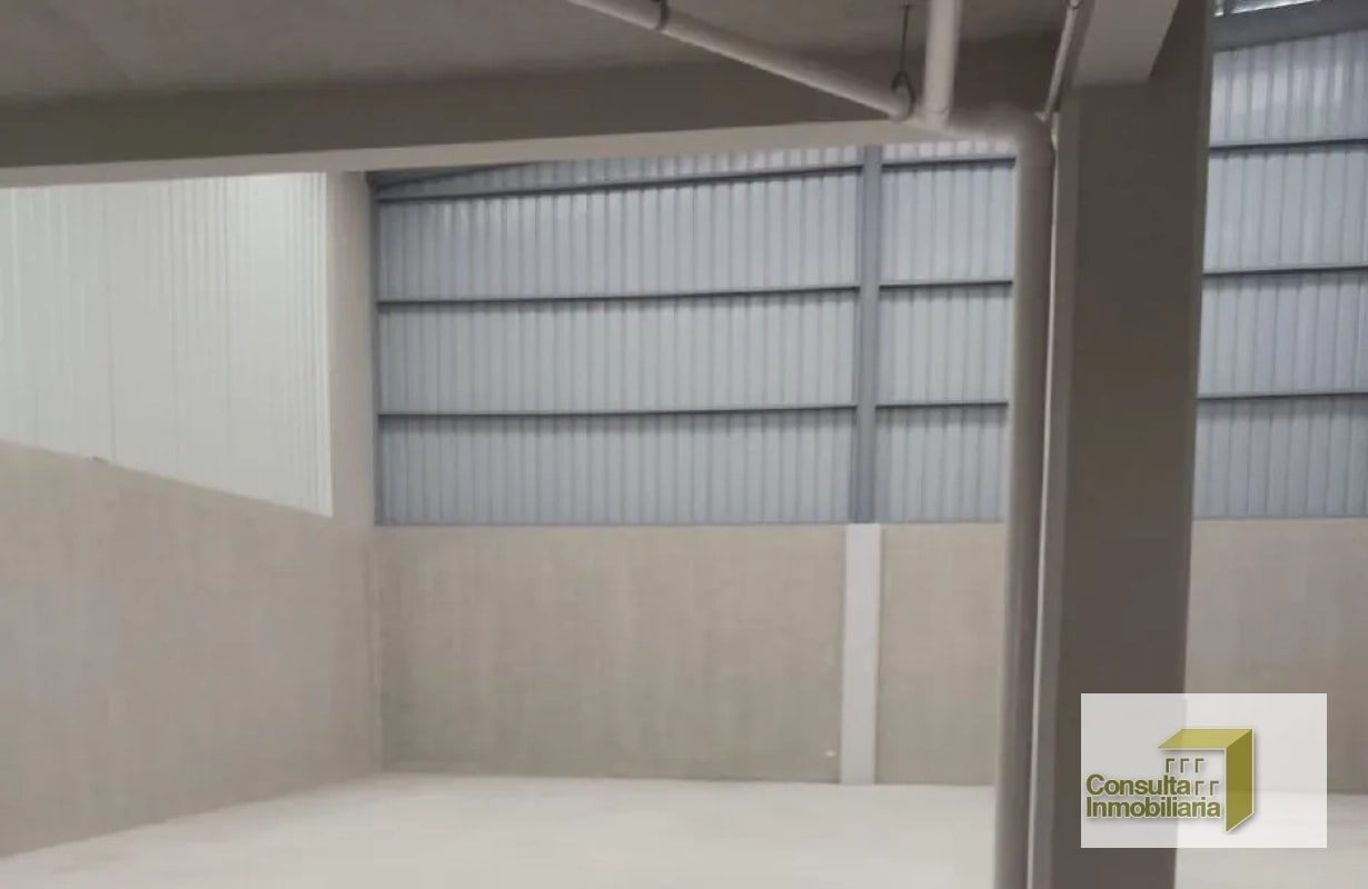 Ofibodega/ Complejo nuevo el Encinal/ 439.30 M2 - 4