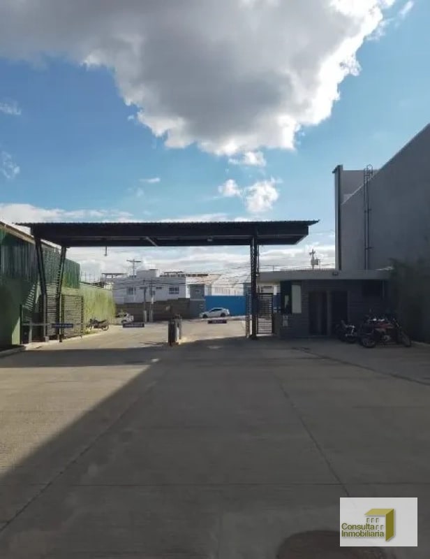Ofibodega/ Complejo nuevo el Encinal/ 439.30 M2 - 2