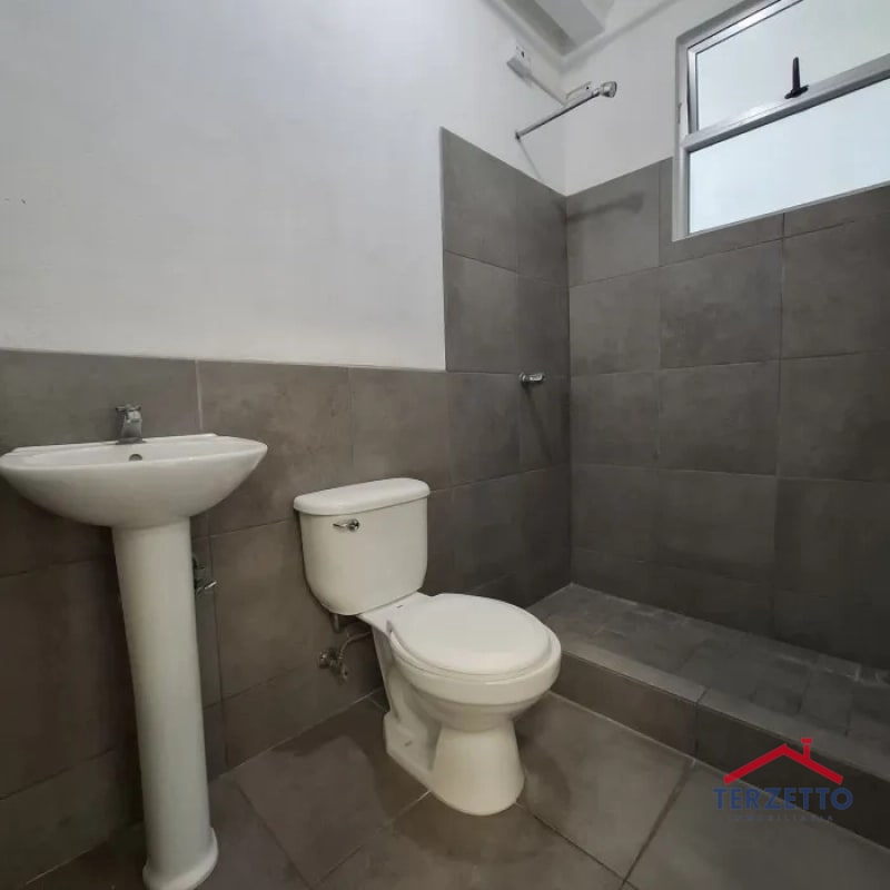 Ofibodega en renta en las Tunas zona 4 Mixco - 4
