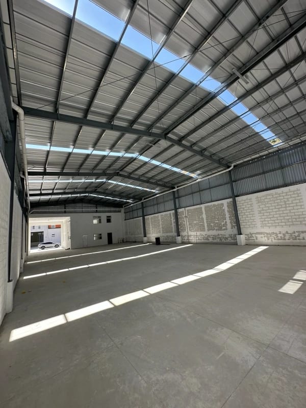 𝐁𝐎𝐃𝐄𝐆𝐀𝐒 𝐄𝐍 𝐑𝐄𝐍𝐓𝐀 – 𝐂𝐎𝐌𝐏𝐋𝐄𝐉𝐎 𝐈𝐍𝐃𝐔𝐒𝐓𝐑𝐈𝐀𝐋 𝐋𝐀𝐒 𝐓𝐔𝐍𝐀𝐒 — Bodega / Ofibodega en Alquiler en Zona 4 Mixco, Guatemala, Ciudad — foto 5 de 5