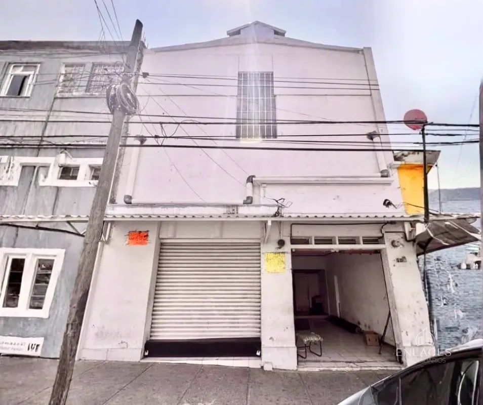 Zona 1 • Bodega en Renta • Avenida Elena • 900 M² (300 M² por nivel) - 1