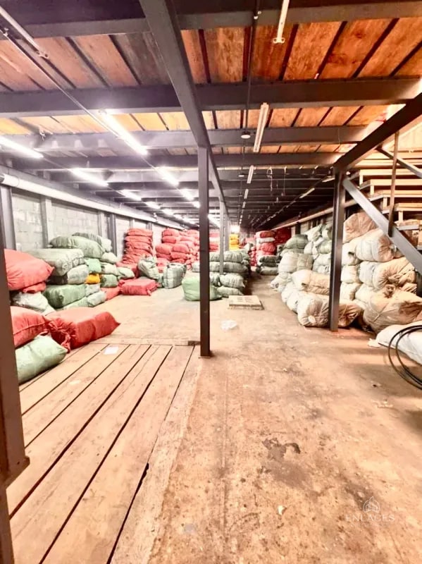 Zona 1 • Bodega en Renta • Avenida Elena • 900 M² (300 M² por nivel) - 2
